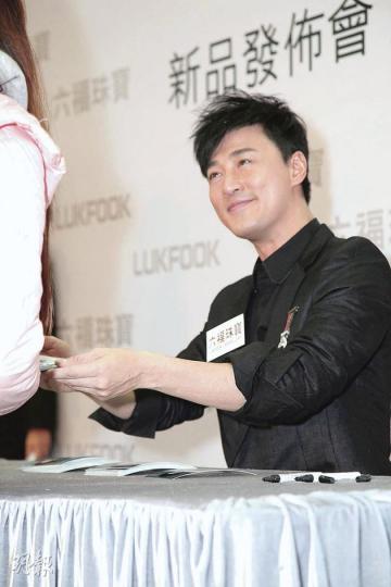 林峯相信無綫不介意他缺席「萬千星輝頒獎禮」。(攝影/記者:唐嘉晞) 林峯相信無綫不介意他缺席「萬千星輝頒獎禮」。(攝影/記者:唐嘉晞)