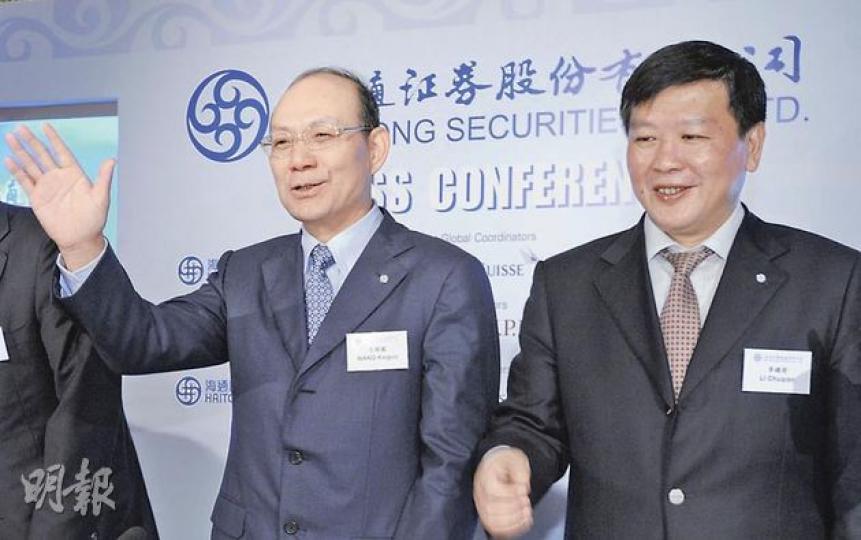 海通證券董事長王開國(左)表示,海通估值非但不貴,而且還是以成本價定價。圖右為海通財務總監李礎前。(尹錦恩攝) 海通證券董事長王開國(左)表示,海通估值非但不貴,而且還是以成本價定價。圖右為海通財務總監李礎前。(尹錦恩攝)