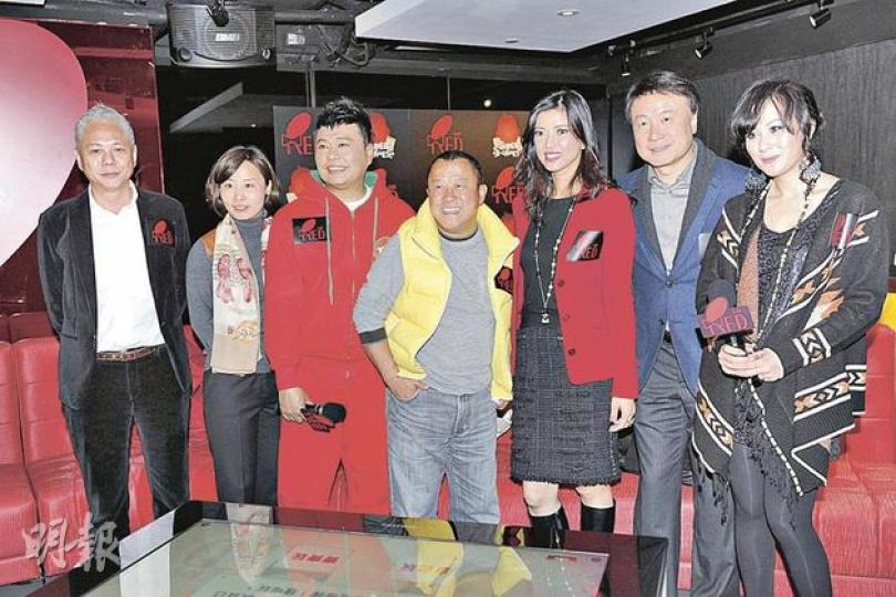 羅傑承與太太梁芷珊的卡拉OK引入曾志偉、阮兆祥、江欣燕的《獎門人》遊戲。（攝影：鍾偉茵）