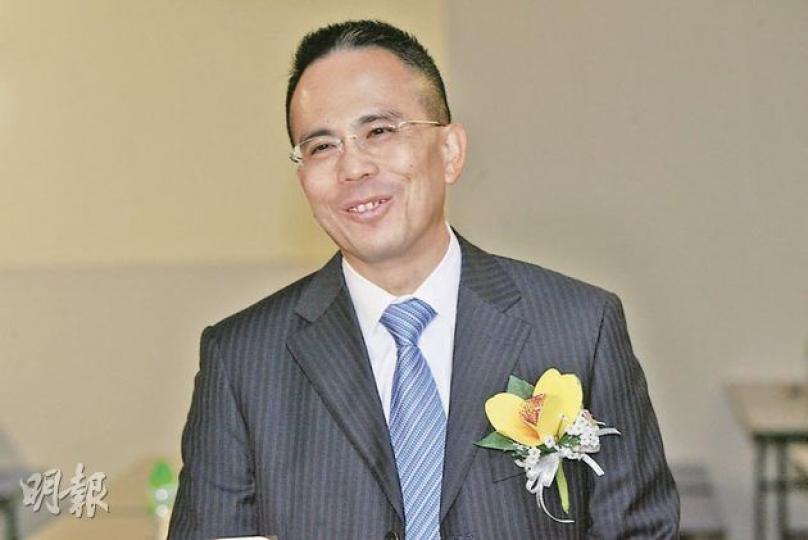 已經自動當選特首選委的長實集團副主席李澤鉅不肯表態支持誰人當下任特首,只說特首必須得到港人信任。對於樓市,他說貨幣持續貶值,置業是保值方法。(郭慶輝攝) 已經自動當選特首選委的長實集團副主席李澤鉅不肯表態支持誰人當下任特首,只說特首必須得到港人信任。對於樓市,他說貨幣持續貶值,置業是保值方法。(郭慶輝攝)