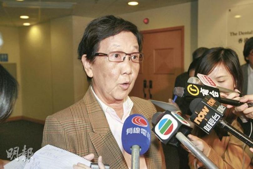 醫委會主席麥列菲菲說,討論過3名海外醫生到公立醫院工作之申請,但資料不齊,押後至明年1月4日再開會審議。(郭慶輝攝)
醫委會主席麥列菲菲說,討論過3名海外醫生到公立醫院工作之申請,但資料不齊,押後至明年1月4日再開會審議。(郭慶輝攝)