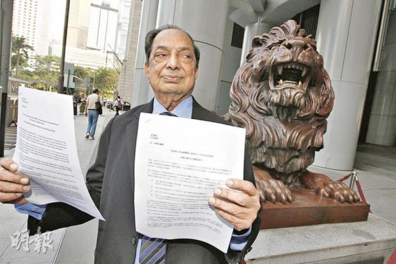 Gurdas控訴,27年前在匯豐誤導下簽訂債務重組協議,導致他多年來蒙受損失。(李紹昌攝) Gurdas控訴,27年前在匯豐誤導下簽訂債務重組協議,導致他多年來蒙受損失。(李紹昌攝)