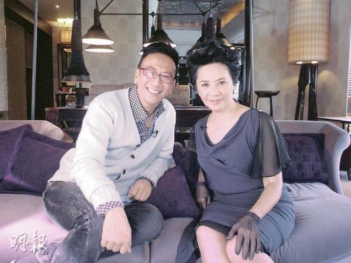 葉德嫻接受鄭丹瑞訪問，大談拍攝電影《桃姐》的難忘事。（攝影﹕娛樂組）