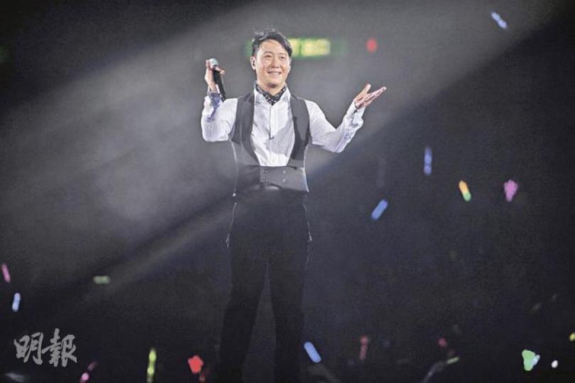樂基兒昨晚現身,親賀老公黎明45歲生日。(攝影:孫華中) 樂基兒昨晚現身,親賀老公黎明45歲生日。(攝影:孫華中)