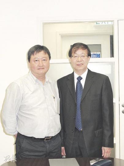 外事部副總監曾醒明(右)陪同TVB(澳洲)總經理黃宗榮(左)見傳媒。(攝影/記者:梁榮達) 外事部副總監曾醒明(右)陪同TVB(澳洲)總經理黃宗榮(左)見傳媒。(攝影/記者:梁榮達)