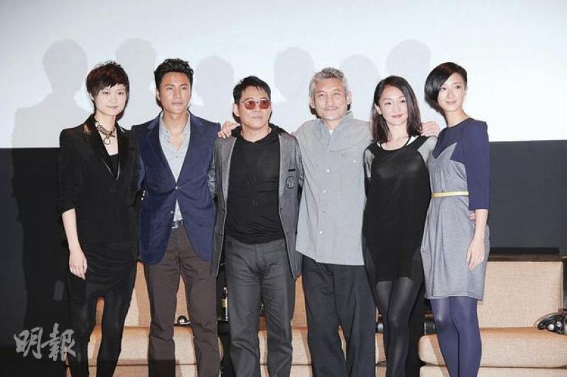 李宇春(左起)、陳坤、李連杰、導演徐克、周迅及桂綸鎂齊集澳門,為新片《龍門飛甲3D》宣傳造勢,希望票房有好成績。(攝影:黃梓烜) 李宇春(左起)、陳坤、李連杰、導演徐克、周迅及桂綸鎂齊集澳門,為新片《龍門飛甲3D》宣傳造勢,希望票房有好成績。(攝影:黃梓烜)