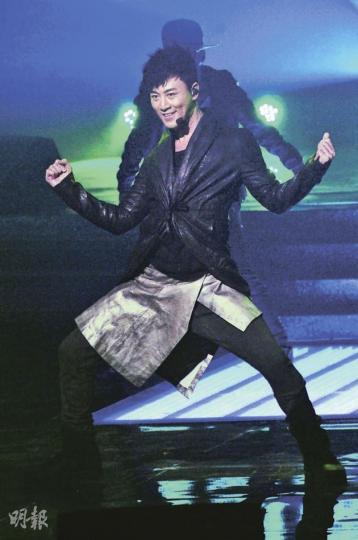 容祖兒奪得「最受歡迎女歌手獎」、「全球觀眾最愛粵語歌曲獎」及「金曲獎」,不比過江龍遜色。(攝影:梁迺楠)
容祖兒奪得「最受歡迎女歌手獎」、「全球觀眾最愛粵語歌曲獎」及「金曲獎」,不比過江龍遜色。(攝影:梁迺楠)
