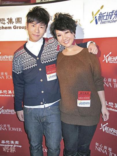 許廷鏗與鄭欣宜已準備聖誕禮物送給同事。（攝影/記者：孫慧莊）