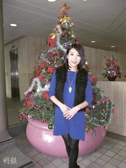 黃婉曼與拍拖一年的男友感情穩定,但未有結婚打算。(攝影/記者﹕林蘊兒) 邱德根與太太入馬場觀戰。(攝影/記者﹕林蘊兒) 黃婉曼與拍拖一年的男友感情穩定,但未有結婚打算。(攝影/記者﹕林蘊兒) 邱德根與太太入馬場觀戰。(攝影/記者﹕林蘊兒)