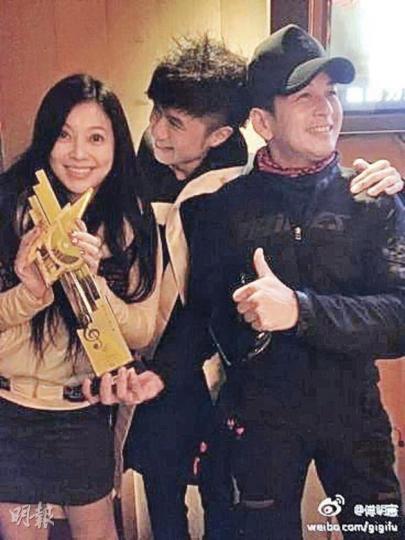 傅明憲跟基仔老友鬼鬼，她對事件也感到憤怒。（微博圖片）