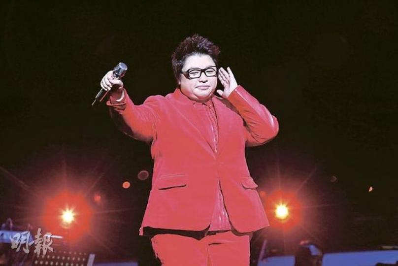 韓紅於上海演唱會表現感性一面。（微博圖片）