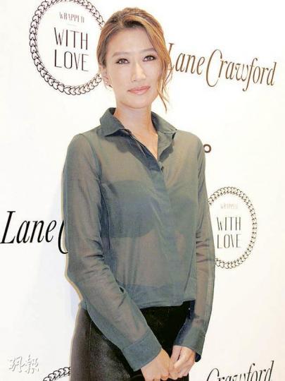 穿上透視裝現身的謝婷婷為戴尚安緋聞解畫。(攝影/記者﹕李潔盈) 穿上透視裝現身的謝婷婷為戴尚安緋聞解畫。(攝影/記者﹕李潔盈)