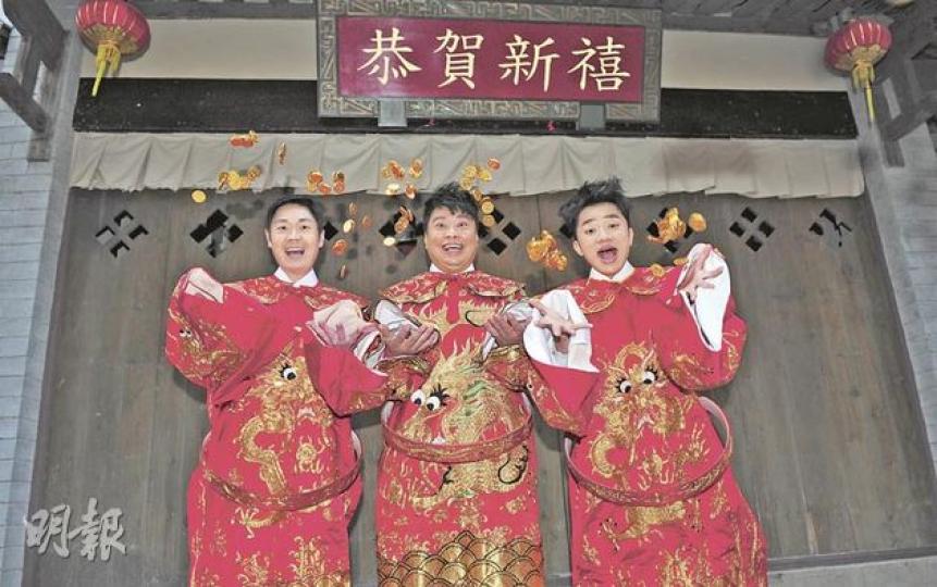 福祿壽變身財神向《明報》讀者拜年，祝願大家財源廣進，財氣冲天。（攝影﹕劉永銳） 王祖藍笑言新一年要快高長大。（攝影﹕劉永銳） 阮兆祥工作至上，拍拖12年亦未心急結婚。（攝影﹕劉永銳） 李思捷在龍年會開拍一部動作喜劇片，希望順順利利。（攝影﹕劉永銳）