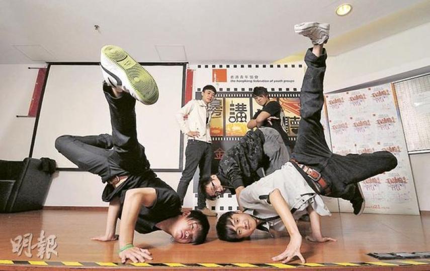 隊伍「Knight Crew」憑「邊講邊聽」短片《RAP爆K》獲頒最佳團隊獎和最具教育意義兩個獎項。(葉漢華攝) 隊伍「Knight Crew」憑「邊講邊聽」短片《RAP爆K》獲頒最佳團隊獎和最具教育意義兩個獎項。(葉漢華攝)