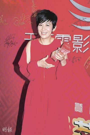 吳君如不覺穿平底鞋的李嘉欣懷了龍胎。（攝影/記者﹕鍾一虹）