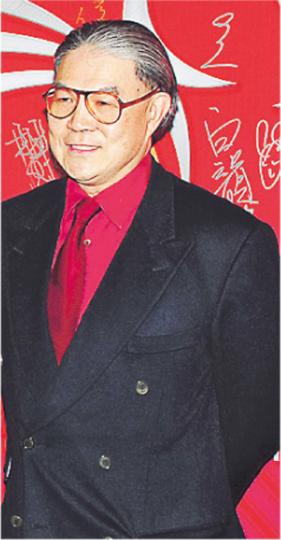 霍震霆被問到兒子霍啟剛與郭晶晶婚禮何時舉行時即滿臉笑容。（攝影/記者﹕姚美梨）
