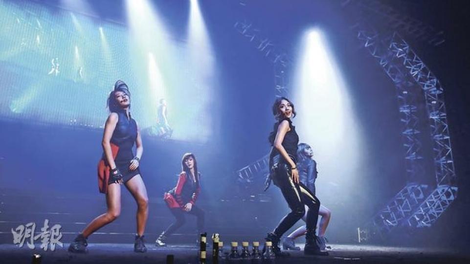 miss A的性感演出搶盡風頭。（微博圖片） 去年年底橫掃多個新人獎的B1A4首次到澳門演出。（微博圖片） Infinite把演唱會推至高潮，超水準的現場演出令觀眾尖叫不斷。（微博圖片）