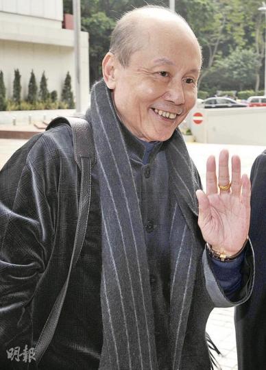 大哥甘健成昨到庭旁聽,但未有與胞弟及侄兒有任何交流,今天或會出庭作供。(尹錦恩攝) 甘琨禮(左)及甘連宏(右)父子昨結伴到庭聽審,表示以平常心面對官司。(尹錦恩攝) 甘健成及甘琨禮就中環鏞記大廈估值分別是10多億元及7多億元,估價日期相差9個月,差額逾3.01億元。(尹錦恩攝) 大哥甘健成昨到庭旁聽,但未有與胞弟及侄兒有任何交流,今天或會出庭作供。(尹錦恩攝) 甘琨禮(左)及甘連宏(右)父子昨結伴到庭聽審,表示以平常心面對官司。(尹錦恩攝) 甘健成及甘琨禮就中環鏞記大廈估值分別是10多億元及7多億元,估價日期相差9個月,差額逾3.01億元。(尹錦恩攝)