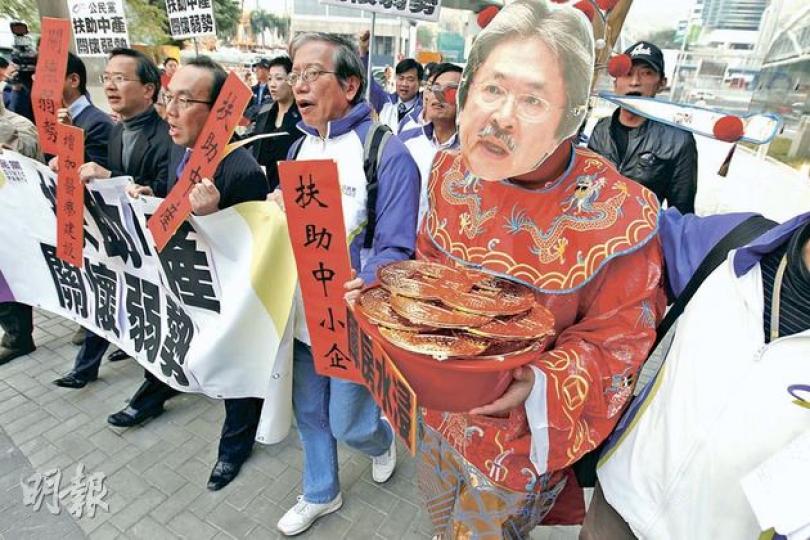 曾俊華今日公布其最後一份預算案,預料今年政府盈餘會遠超預期,包括公民黨等多個政黨或組織昨日再要求預算案要關顧中產和弱勢。(李紹昌攝) (明報製圖) 曾俊華今日公布其最後一份預算案,預料今年政府盈餘會遠超預期,包括公民黨等多個政黨或組織昨日再要求預算案要關顧中產和弱勢。(李紹昌攝) (明報製圖)