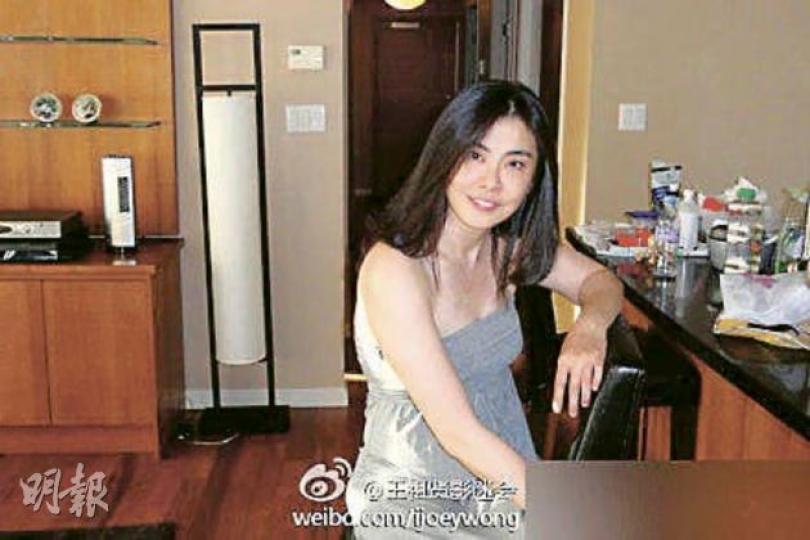 王祖賢現在的樣子與多年前拍電影時沒有兩樣，美貌如昔。（微博圖片）