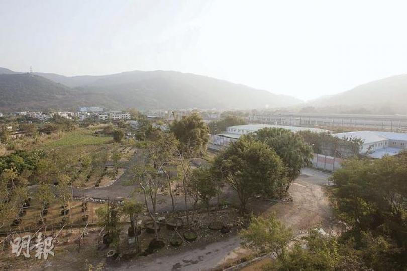 發展局正考慮發展錦田周邊約100公頃土地,包括研究用作興建公屋或新居屋,預料可提供1.5萬個單位。(鄧宗弘攝) 發展局長林鄭月娥昨表示,當局已通知運輸及房屋局有關發展錦田周邊的建議,運房局會進一步研究可行性。(余俊亮攝) 發展局正考慮發展錦田周邊約100公頃土地,包括研究用作興建公屋或新居屋,預料可提供1.5萬個單位。(鄧宗弘攝) 發展局長林鄭月娥昨表示,當局已通知運輸及房屋局有關發展錦田周邊的建議,運房局會進一步研究可行性。(余俊亮攝)