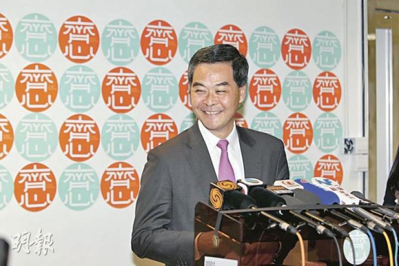 特首參選人梁振英表示,政府不應「為擴闊稅基而擴闊稅基」,又說計劃中未來5年都不需要推新稅種,暗示不會重推銷售稅。(郭慶輝攝) 特首參選人梁振英表示,政府不應「為擴闊稅基而擴闊稅基」,又說計劃中未來5年都不需要推新稅種,暗示不會重推銷售稅。(郭慶輝攝)