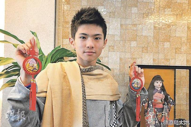 原島大地去年14歲生日時，開心說終於告別童星光環，成為少年了。（微博圖片） 現時14歲的吳景滔（右），與弟弟在北京讀書，沒眷戀娛樂圈。（微博圖片）