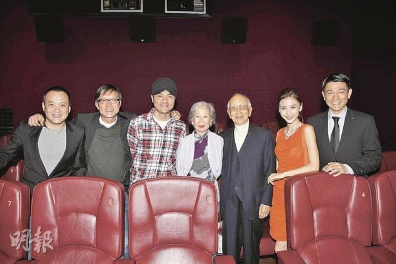 劉偉強（左起）、林家棟、鄒文懷與太太、Angelababy為劉德華的《桃姐》免費客串。（攝影/記者：葉靜文） 劉德華與葉德嫻主演的《桃姐》奪獎無數，成為今年最矚目的港產電影。（攝影/記者：葉靜文） 羅蘭義助劉德華客串一角。（攝影/記者：葉靜文）