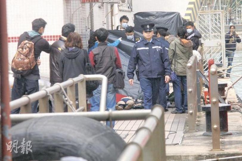 女護士唐家莉疑在荃灣海濱公園遺下鞋子及遺書跳海自殺,消防蛙人曾經連日搜索。(樊銳昌攝)
女護士唐家莉疑在荃灣海濱公園遺下鞋子及遺書跳海自殺,消防蛙人曾經連日搜索。(樊銳昌攝)