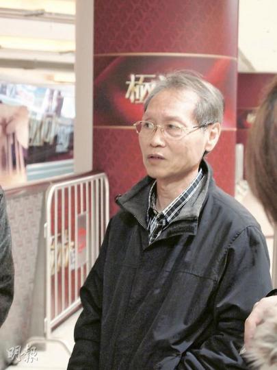 睇樓客心聲﹕睇樓客許先生稱,雖然近日樓市反彈,相信只屬短暫性質,預料未來再有調整,跌幅最多可達三成。(林尚民攝)
睇樓客心聲﹕睇樓客許先生稱,雖然近日樓市反彈,相信只屬短暫性質,預料未來再有調整,跌幅最多可達三成。(林尚民攝)