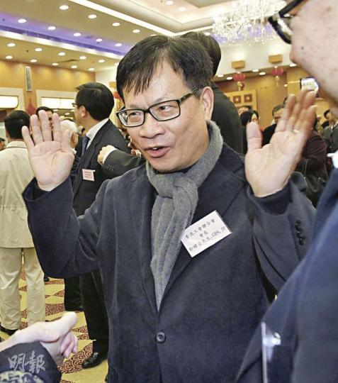 工聯會會長鄭耀棠昨日說,政務委員會決定讓41名選委自由提名特首參選人,但他相信沒有選委提名唐英年,又表示唐英年、梁振英兩名建制派入閘已足夠。(林振東攝) 工聯會會長鄭耀棠昨日說,政務委員會決定讓41名選委自由提名特首參選人,但他相信沒有選委提名唐英年,又表示唐英年、梁振英兩名建制派入閘已足夠。(林振東攝)