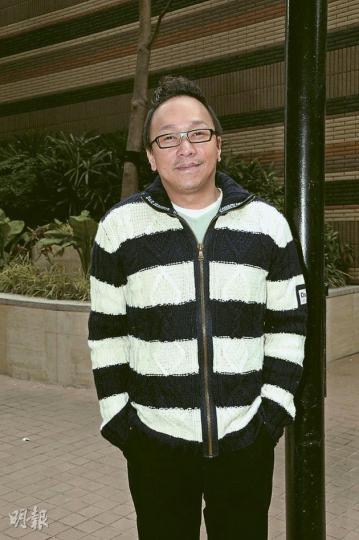 黃家強昨日到醫院探太太，大方向在場記者報喜。（攝影/記者：梁迺楠）