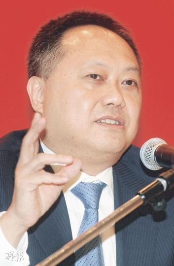 數碼通總統黎大鈞指出,恢復無限上網計劃,是為與其他電訊商「打仗」,更豪言「想打沉他們」。(劉焌陶攝) 數碼通總統黎大鈞指出,恢復無限上網計劃,是為與其他電訊商「打仗」,更豪言「想打沉他們」。(劉焌陶攝)