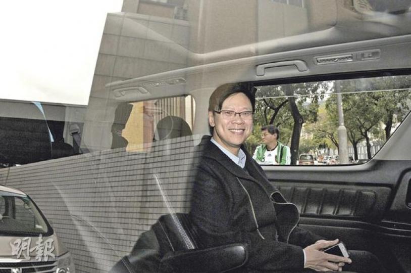 陳志雲快將離職無綫，樂做逍遙人，昨午乘車離開商台時，未有再接受其他傳媒提問。（攝影/記者﹕劉一立） 陳志雲與林以諾牧師昨日接受查小欣訪問，暢談下月初演出的棟篤笑音樂會。（攝影/記者﹕劉一立）