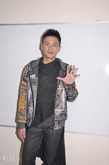 黃宗澤上《五覺大戰》遊戲節目，成為被玩對象。（攝影/記者﹕劉一立） 李思捷緋聞被擺上枱，但堅決不講「春卷」。（攝影/記者﹕劉一立） 高海寧要入黑房玩濕身遊戲，笑言若被摸到重要部位會即時尖叫。（攝影/記者﹕劉一立）