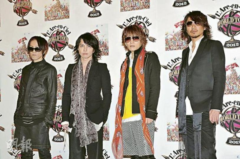(左起)鼓手yukihiro、主音hyde、隊長兼低音結他手tetsuya及低音結他手ken舊地重臨,tetsuya表示最想飲茶,ken則想瘋狂購物。(攝影:黃梓烜) 4年前L'Arc~en~Ciel首度來港演出,歌迷反應熱烈,令主音hyde(圖)非常難忘。(攝影:黃梓烜) (左起)鼓手yukihiro、主音hyde、隊長兼低音結他手tetsuya及低音結他手ken舊地重臨,tetsuya表示最想飲茶,ken則想瘋狂購物。(攝影:黃梓烜) 4年前L'Arc~en~Ciel首度來港演出,歌迷反應熱烈,令主音hyde(圖)非常難忘。(攝影:黃梓烜)