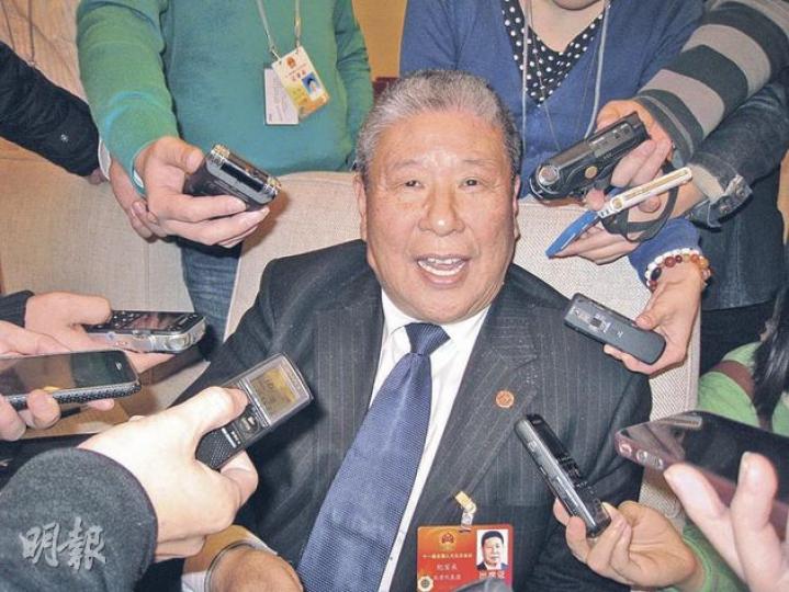 中國人民大學原校長紀寶成今年再次提交「提倡一胎，允許二胎，不准三胎」的建議。（明報記者攝）