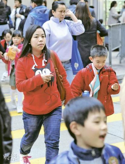 現時在港印傭達15萬人,佔整體外傭人數一半。馬來西亞《新海峽時報》引述消息指出,印尼政府計劃於2017年停止輸出外勞,其間會逐步減少配額。(尹錦恩攝) 現時在港印傭達15萬人,佔整體外傭人數一半。馬來西亞《新海峽時報》引述消息指出,印尼政府計劃於2017年停止輸出外勞,其間會逐步減少配額。(尹錦恩攝)