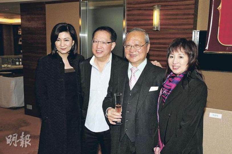 梁乃鵬（右二）設宴歡送劉家豪（左二）、梅小青（右一），樂易玲（左一）獲邀出席。（攝影﹕梁迺楠） 徐子珊（左起）、李香琴、關菊英、楊怡、米雪、鍾嘉欣是劉家豪愛起用的班底。（攝影﹕梁迺楠）