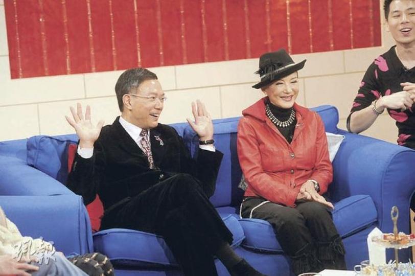 白韻琹（右）投訴有時想擁抱謝偉俊（左）卻被拒絕。（微博圖片） 陳國邦被太太羅敏莊取笑是大細路一名。（微博圖片） 廖安麗覺得成就前夫葉青霖的人生也是一種幸福。（微博圖片）