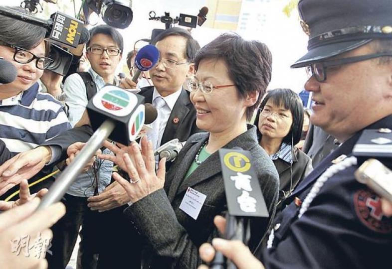下屆政務司長熱門人選、發展局長林鄭月娥(中)昨出席香港紅十字會新總部大樓動土儀式,沒回應是否獲邀擔任政務司長。(李澤彤攝) 下屆政務司長熱門人選、發展局長林鄭月娥(中)昨出席香港紅十字會新總部大樓動土儀式,沒回應是否獲邀擔任政務司長。(李澤彤攝)
