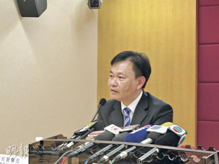醫管局行政總裁梁栢賢表示,醫管局仍就公立醫院減收內收孕婦問題和政府商討,不排除明年全面停收,將軍澳醫院產科部分或因此未能於明年開設。(余卓善攝) 醫管局行政總裁梁栢賢表示,醫管局仍就公立醫院減收內收孕婦問題和政府商討,不排除明年全面停收,將軍澳醫院產科部分或因此未能於明年開設。(余卓善攝)