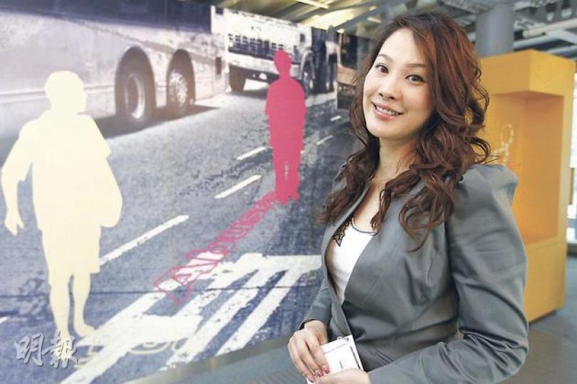 前港姐冼勺瑜(Eliza)離開銀色旅途後結婚生子,當家庭主婦,仍致力公益活動,以「師友」角色協助青年戒毒。她說,與時下青年溝通不能當子女般管教,例如要用年輕人愛玩的WhatsApp溝通才見效。(李紹昌攝) 前港姐冼勺瑜(Eliza)離開銀色旅途後結婚生子,當家庭主婦,仍致力公益活動,以「師友」角色協助青年戒毒。她說,與時下青年溝通不能當子女般管教,例如要用年輕人愛玩的WhatsApp溝通才見效。(李紹昌攝)