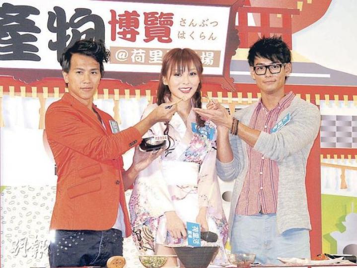 Jeana與La Ying(左)毋懼緋聞,繼續拍住宣傳。(攝影/記者:李潔盈) Jeana與La Ying(左)毋懼緋聞,繼續拍住宣傳。(攝影/記者:李潔盈)