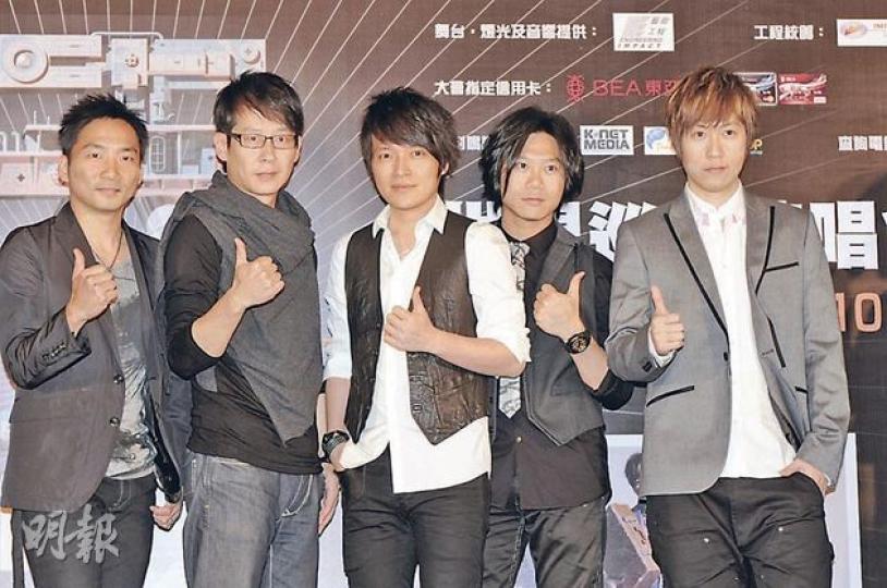 五月天再掀撲飛潮,合共舉行5場演場會滿足樂迷,打破樂隊紀錄。(攝影:鍾偉茵) 五月天再掀撲飛潮,合共舉行5場演場會滿足樂迷,打破樂隊紀錄。(攝影:鍾偉茵)