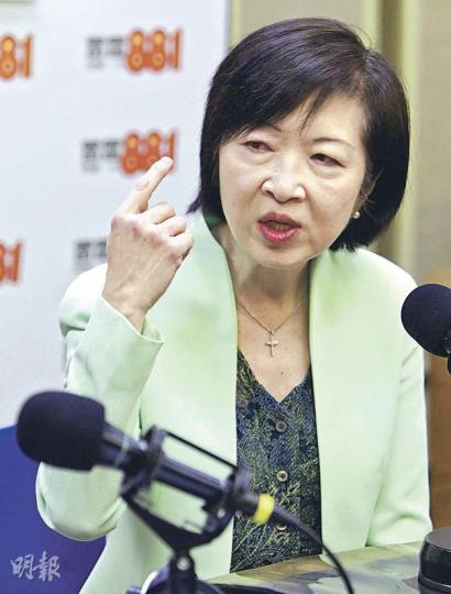 前廉政專員羅范椒芬昨日出席電台節目時透露,當時欲擴大《防止賄賂條例》的規範,但遇到一些阻撓,令她很不高興,但她沒有明言有什麼阻撓。(林振東攝) 前廉政專員羅范椒芬昨日出席電台節目時透露,當時欲擴大《防止賄賂條例》的規範,但遇到一些阻撓,令她很不高興,但她沒有明言有什麼阻撓。(林振東攝)