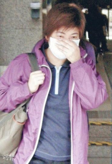 家長李翠君(圖)供稱,梁淑貞曾鼓動學生不上學以對抗弘爵不予她進入校舍,質疑她「當小朋友做棋子」。(林景輝攝) 家長李翠君(圖)供稱,梁淑貞曾鼓動學生不上學以對抗弘爵不予她進入校舍,質疑她「當小朋友做棋子」。(林景輝攝)
