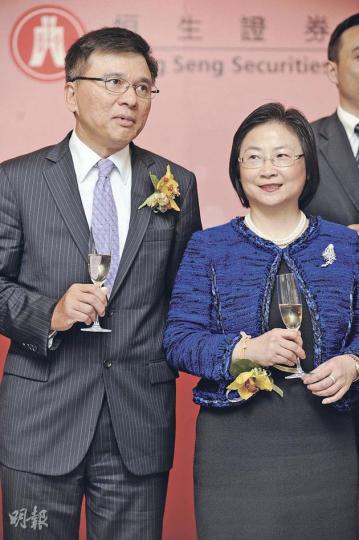 財經事務及庫務局長陳家強（左）及恒生行政總裁梁高美懿（右）昨日出席廣州廣證恒生證券投資諮詢有限公司成立酒會。（何家達攝）