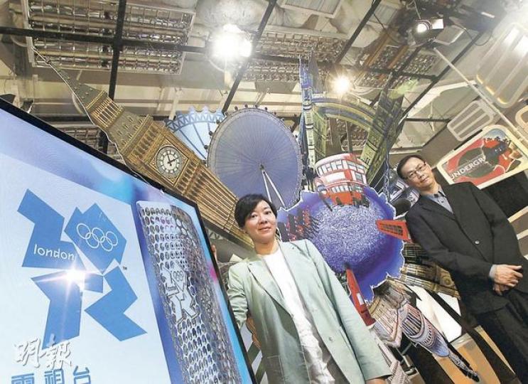 「有線體育」副總裁曾君鳳（左）及「有線電視2012倫敦奧運」籌委會經理關則豪（右）指出，兩間免費電視台仍未就倫敦奧運事宜與他們接觸。市民可於有線電視收費台或利用網站及手機程式收看賽事直播。（李紹昌攝）