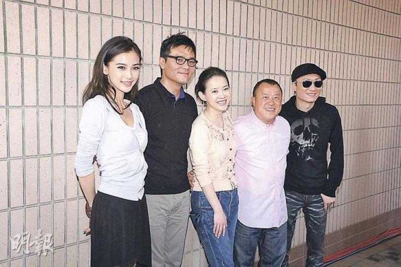 任金像獎頒獎禮司儀的Baby、林家棟、曾寶儀、曾志偉及鄭中基昨出席拜神儀式。(攝影﹕劉一立) 任金像獎頒獎禮司儀的Baby、林家棟、曾寶儀、曾志偉及鄭中基昨出席拜神儀式。(攝影﹕劉一立)